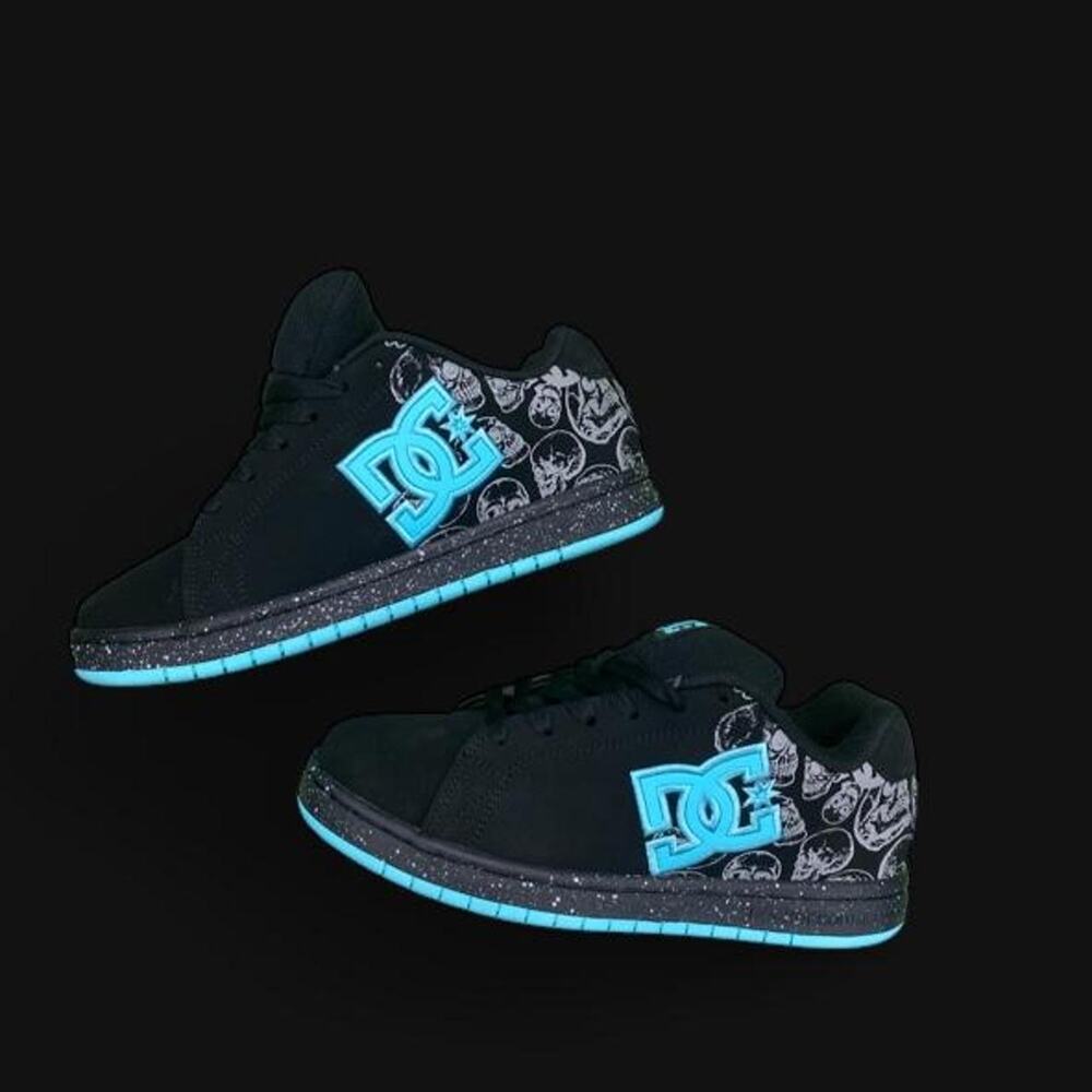 Y2k skull graphic dc shoes